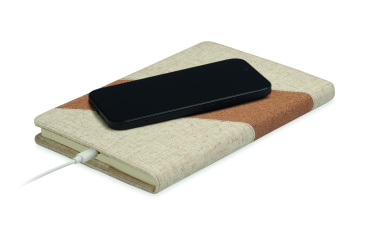 Logotrade ärikingituse foto: A5 märkmik 15W laadijaga CORTONA